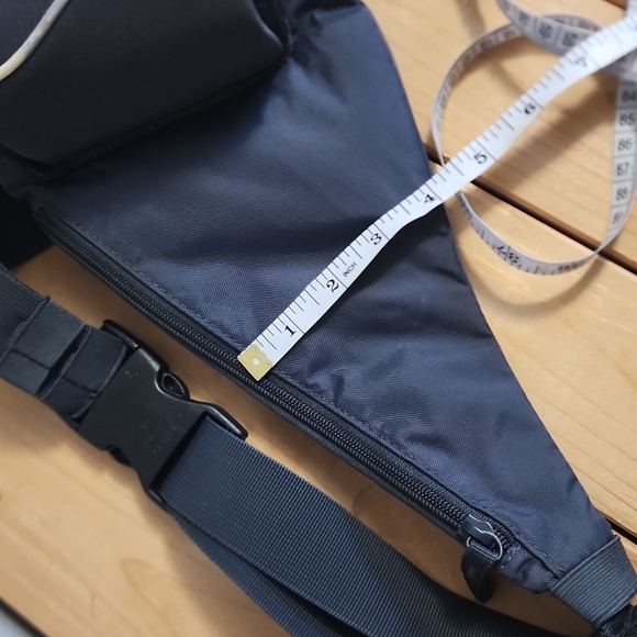 Nike Active Fanny Bag with insulated bottle holder - Picture 7 of 10